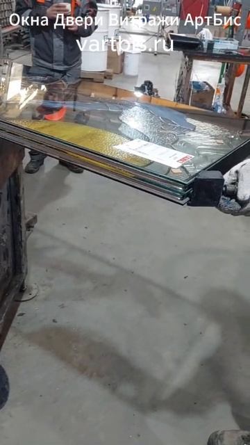 Изготовления стеклопакета с пленочным витражом в технике Реалистик