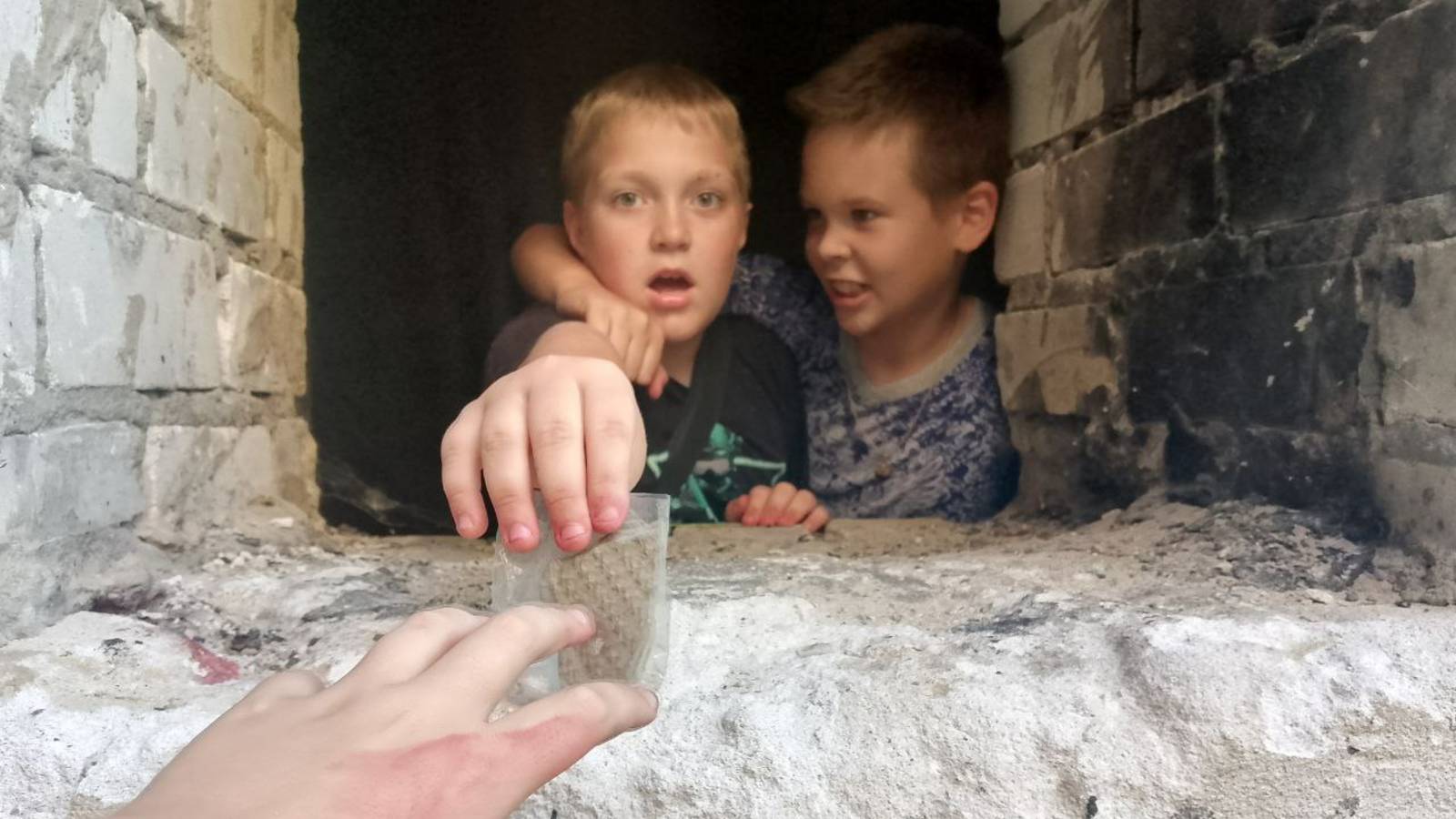 маньяк чуть не убил Саньяка.Санёк предал нас и стал одним из маньяков.