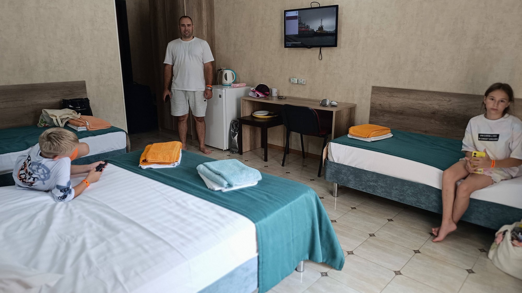 МЫ НА ЧЁРНОМ МОРЕ, НЕ ВЕРИМ/ЗАСЕЛЕНИЕ В НОМЕР/ПЕРВЫЙ ОТДЫХ В РОССИИ! смотреть онлайн