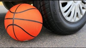 Машина давит предметы колесом! Эксперименты с колесом! Давим мяч! Залипалка ASMR