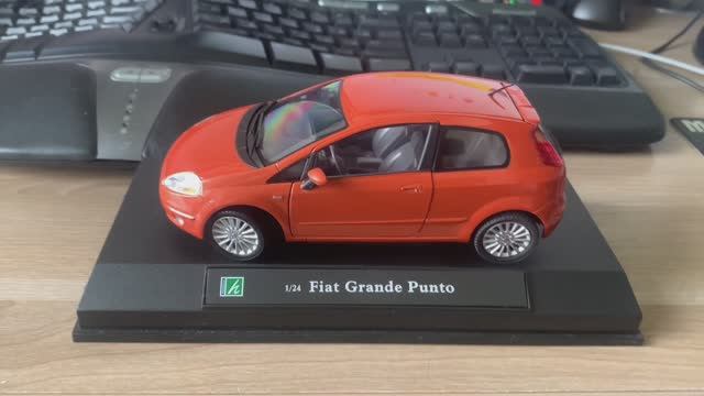 Обзор модели Fiat Grande Punto от Hongwell/Cararama смотреть онлайн