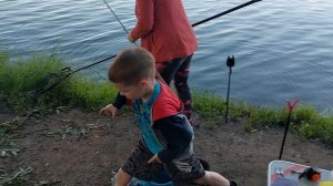 Попал в хороший клёв. #клюёт #fishing #рыбалканафидер #рыбалка