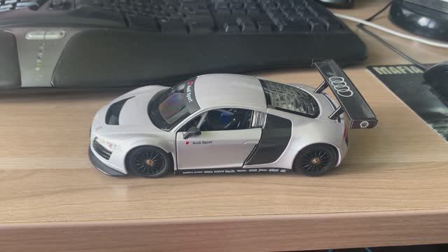 Обзор модели Audi R8 LMS от Rastar смотреть онлайн
