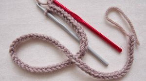 Шнур как вязать. Вязание двумя крючками. Уроки вязания крючком Вязание шнура Урок 132