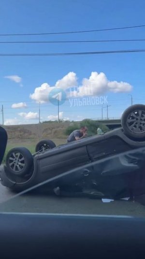 😱 Прямо сейчас перевёртыш на мосту Доватора. На место происшествия прибыли сотрудники ГИБДД👍