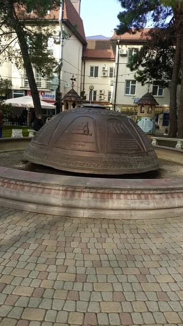 Геленджик. Где-то вверху белки скачут... смотреть онлайн