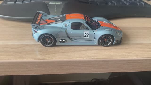 Обзор модели Porsche 918 RSR от Welly смотреть онлайн