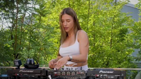 KRISMI  MELODIC TECHNO & PROGRESSIVE HOUSE  KISS.CLUB.MIX LIVE