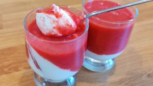 ДИЕТИЧЕСКИЙ ТВОРОЖНЫЙ ДЕСЕРТ с клубникой и бананом