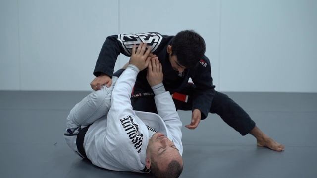 3 - Frame both shoulders