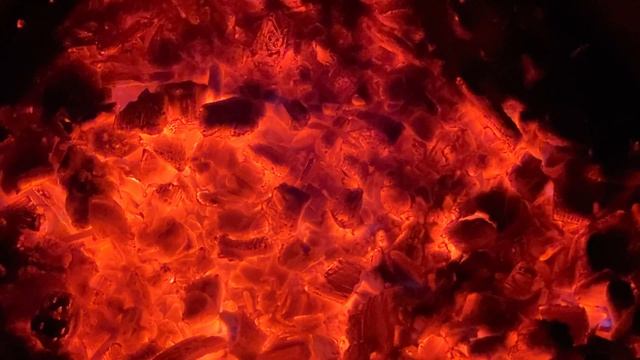 Футаж / видеофон / тление углей / горение угля смотреть онлайн