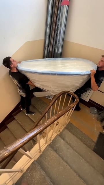 Как нам тащили ванную 120 кг на 4 этаж без  лифта  #алексейбелый