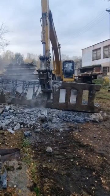 Крашер механический для вторичного разрушения Exten CR4 на экскаваторе Komatsu PC220 смотреть онлайн