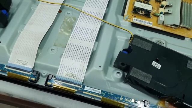Как заменить матрицу (экран) для телевизора Samsung UE22H5600AK смотреть онлайн