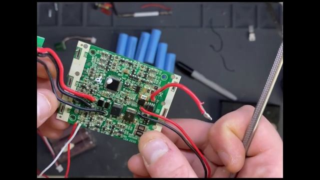 Как заменить аккумулятор для пылесоса REDMOND RV-R650S смотреть онлайн