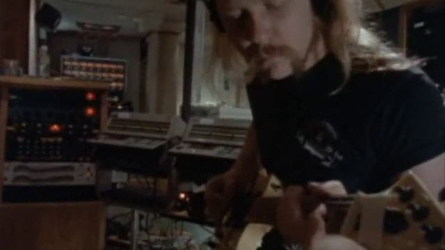 James Hetfield играет The Unforgiven на белом ESP Explorer в студии (1991) смотреть онлайн