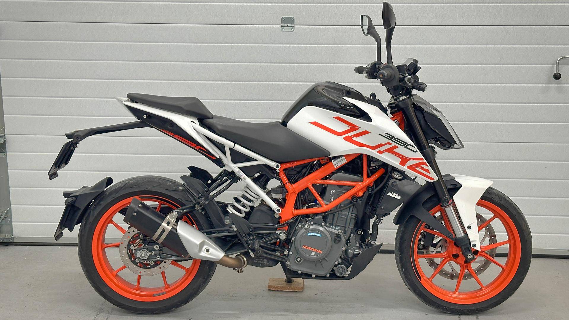 KTM 390 Duke - VBKJPJ402KC246273 смотреть онлайн