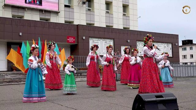 "Ёлочки-сосёночки". Ансамбль "Младушка" смотреть онлайн