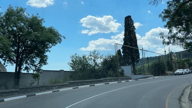 Ялта. Колоннада. Ул.Коммунаров. Мимо аквапарка Атлантида. 25.07.25. Крым. Crimea. Yalta. смотреть онлайн