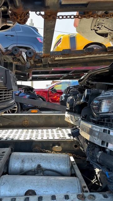 В Россию ФУРАМИ отправляют БИТЫЕ тачки! / МАШИНЫ из США в Россию — вам это продают как новые #сша смотреть онлайн