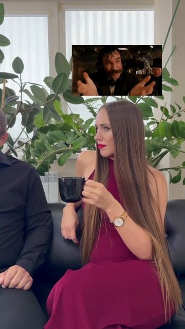 ЧТО ОН НЕСЕТ !?