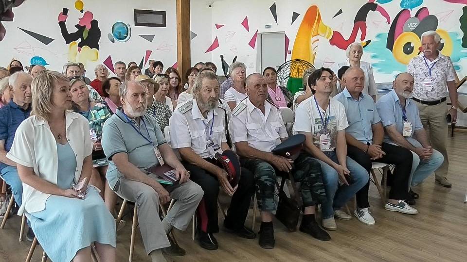 Художники собрались на пленэр в Волжском смотреть онлайн