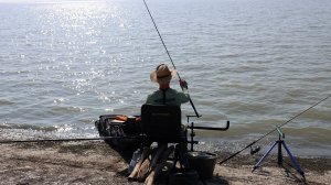 Рыбалка на водохранилище, ловля рыбы на небольшом турнире