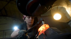 Как кузнец Ангелина Аргани Аргани кует свои топоры. Часть 1