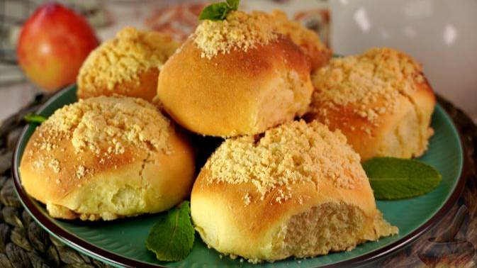 Вряд ли получится ограничиться одной штукой. ДРОЖЖЕВЫЕ БУЛОЧКИ С ПЕРСИКАМИ