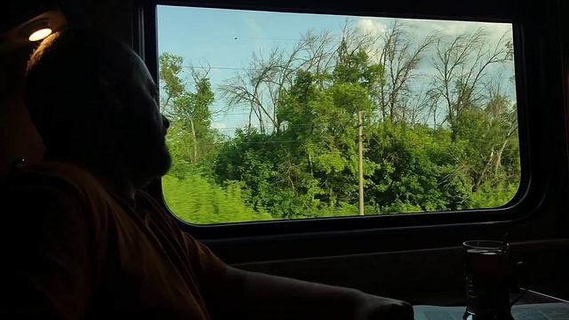 ИГОРЬ КРАСНИКОВ
Дед по бережку бредёт
В поводу коня ведёт
Видит ниже облаков
Скачет сотня казаков.
С смотреть онлайн