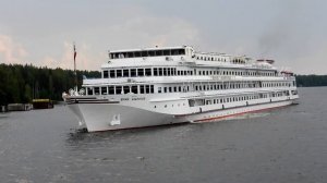 теплоход "Юрий Андропов"