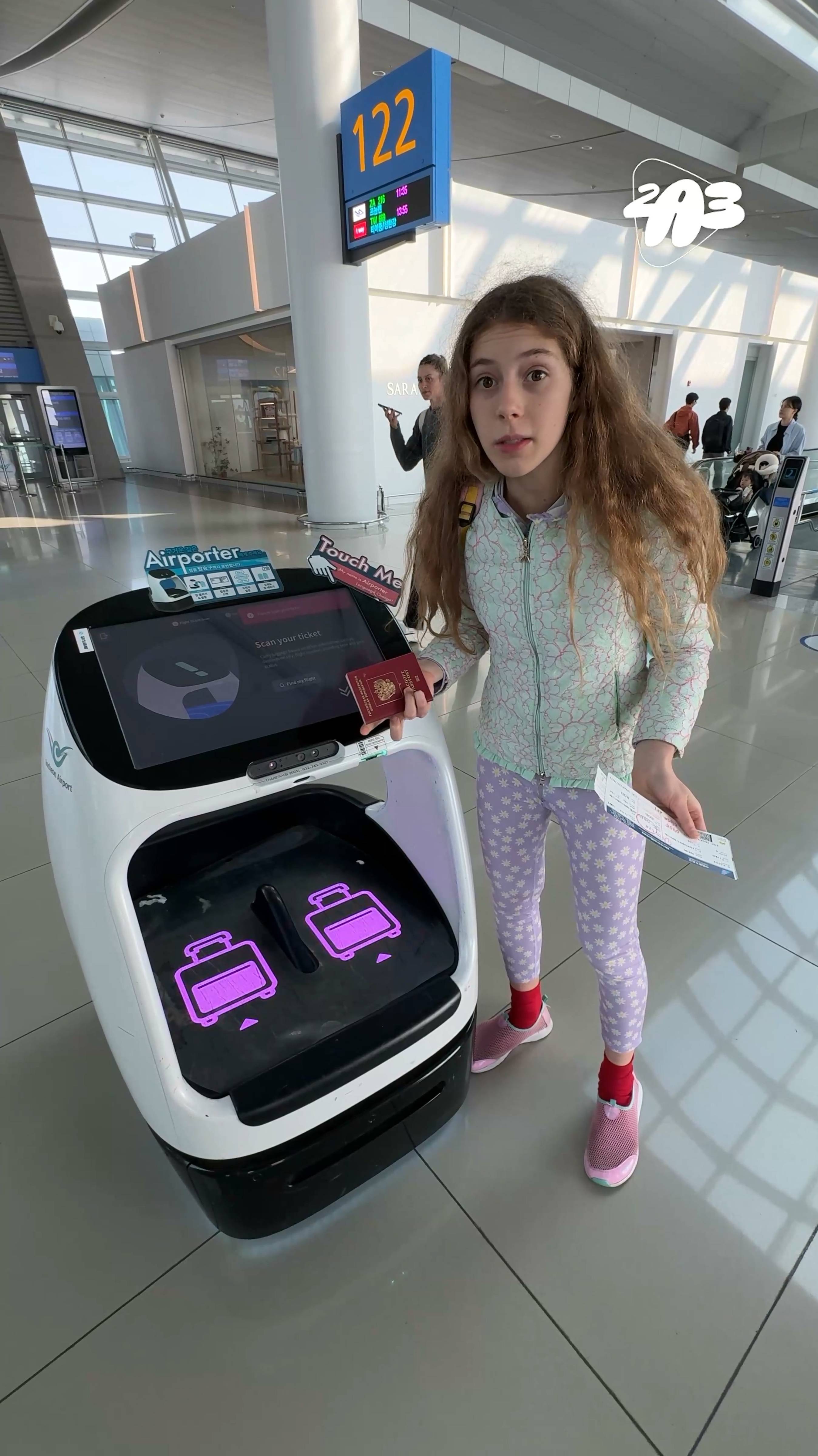 🤖 Робот УКРАЛ мой БАГАЖ в аэропорту! смотреть онлайн