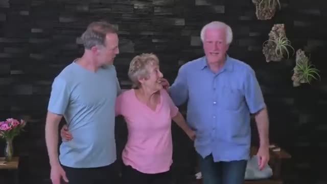 20-Minute Gentle Qi Gong Exercise Routine for Seniors - Seated or Standing смотреть онлайн