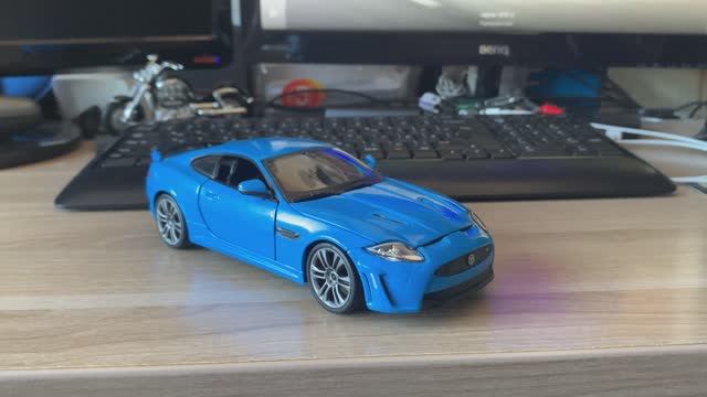 Обзор модели Jaguar XKR-S в масштабе 1:24 от Bburago смотреть онлайн