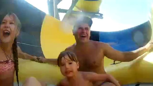 Анапа. АкваПарк. Аттракцион "Семейный Рафтинг" смотреть онлайн