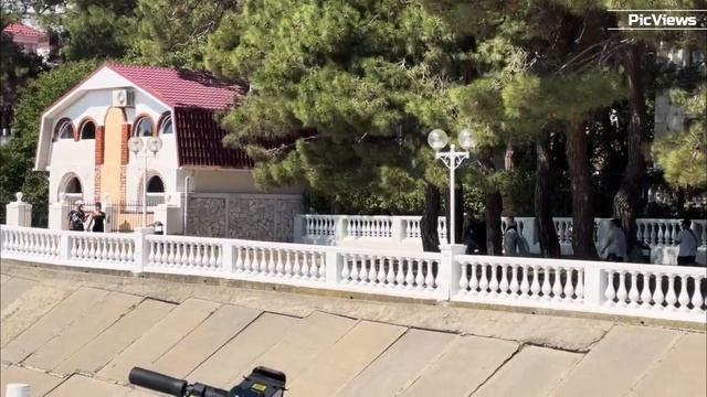 Геленджик пляж пансионата Кавказ сегодня 12 августа 2025. Какая погода в Геленджике сейчас. Море смотреть онлайн