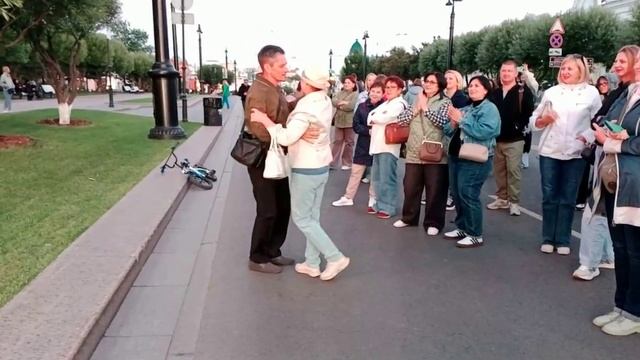 Русский камерный оркестр "Лад" на Пешеходном Любинском фрагменты смотреть онлайн