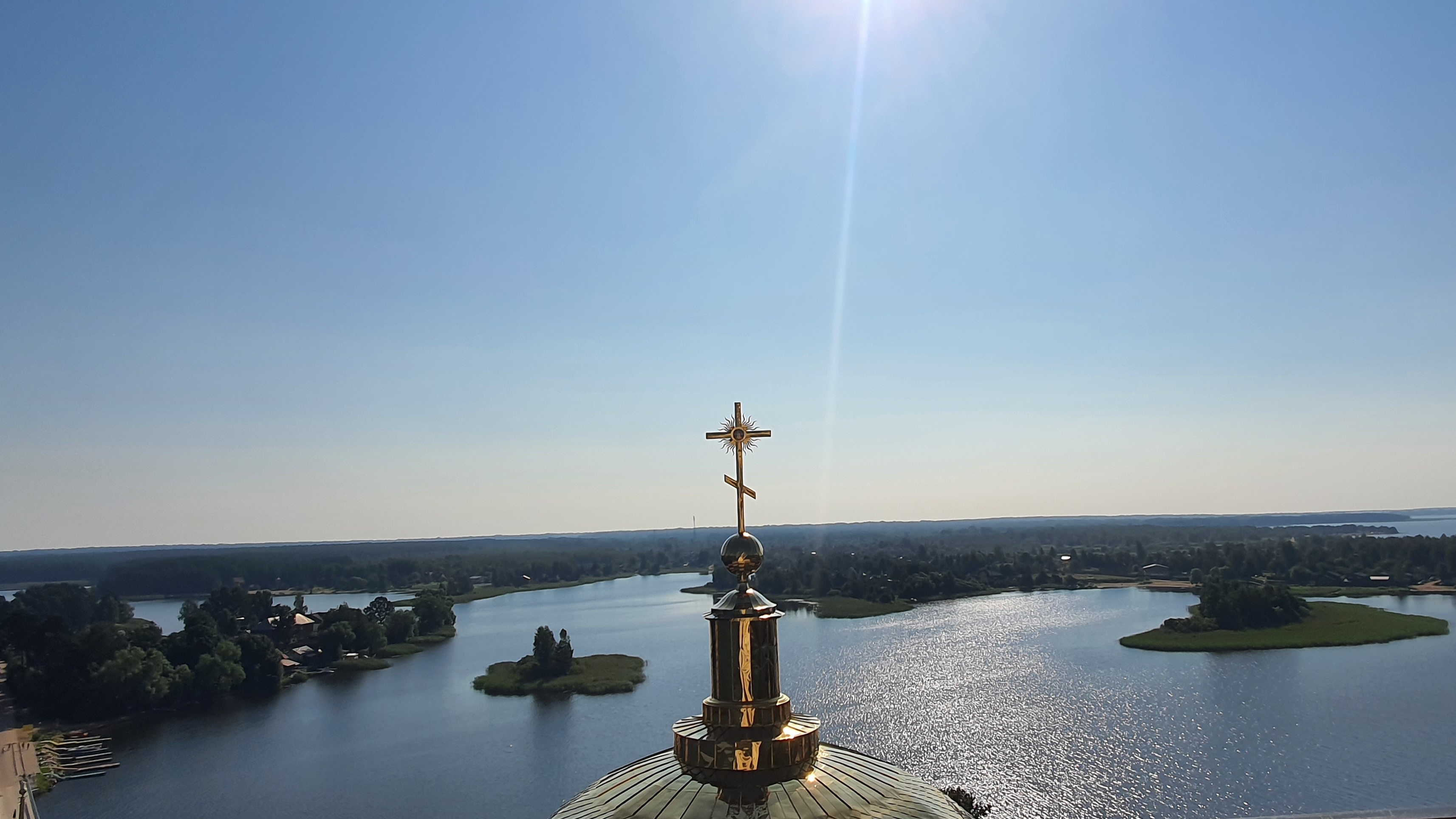 Селигер с высоты птичьего полета, с колокольни Нило-Столобенского монастыря. смотреть онлайн