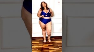 Lais Paggiaro Big & Bold Plus Size Curvy Model | Bikini Haul | Lifestyle & Wiki Biography.mp4