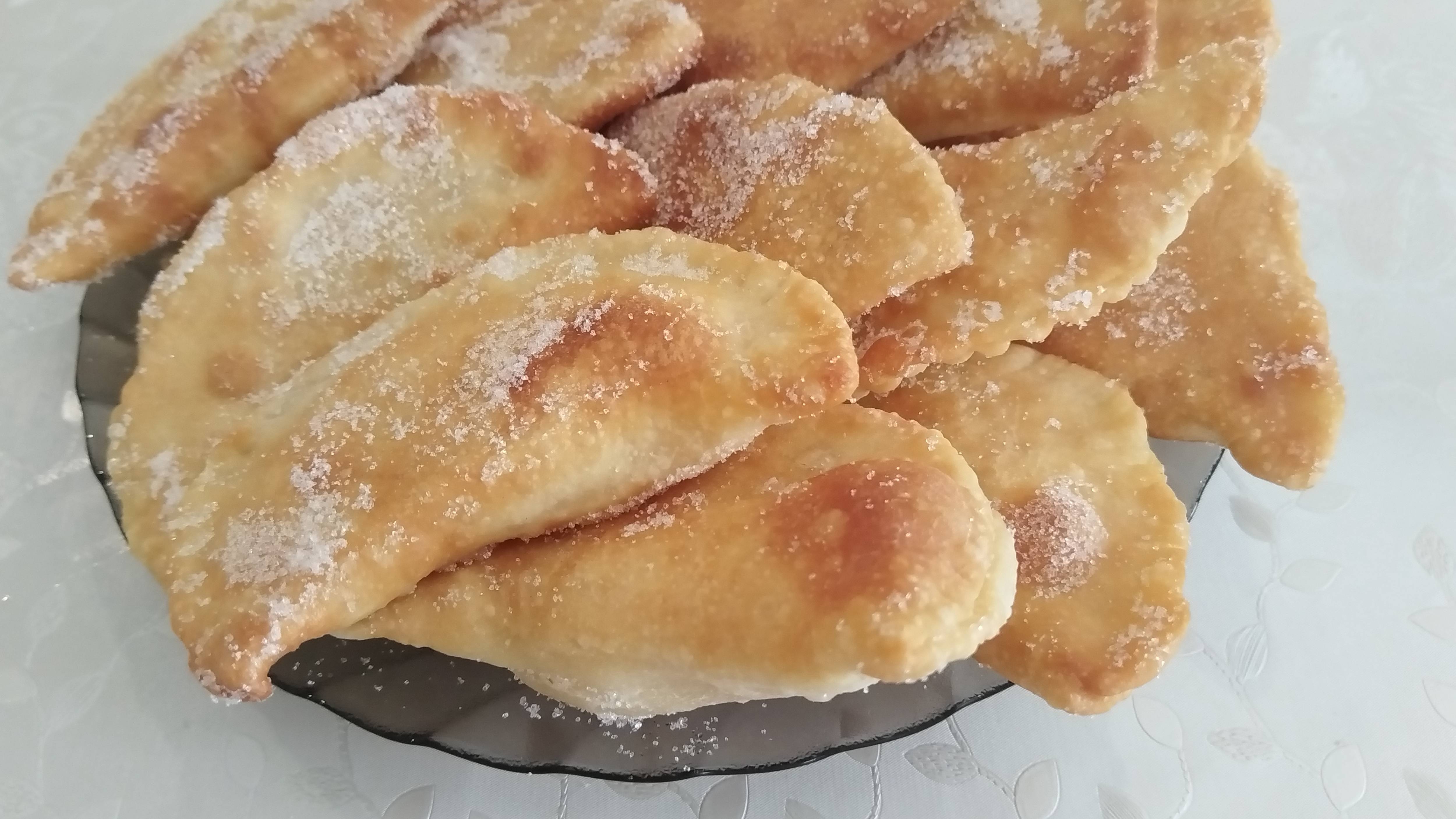 Выпечка к чаю на сковороде. С яблочной начинкой, тесто на кефире. смотреть онлайн