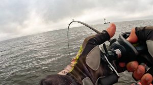 А Я ГОВОРИЛ НАДО БЫЛО БРАТЬ МОЩНЕЕ спиннинг, ВОТ ЭТО ОН ДАВИТ. Рыбалка на судака и сома в 2025