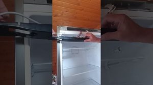 Как переставить дверь и шлейф холодильник indesit itr 5200.
