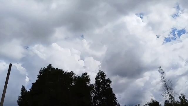 Предпоказ цикла видео - ускоренное движение облаков 4К смотреть онлайн