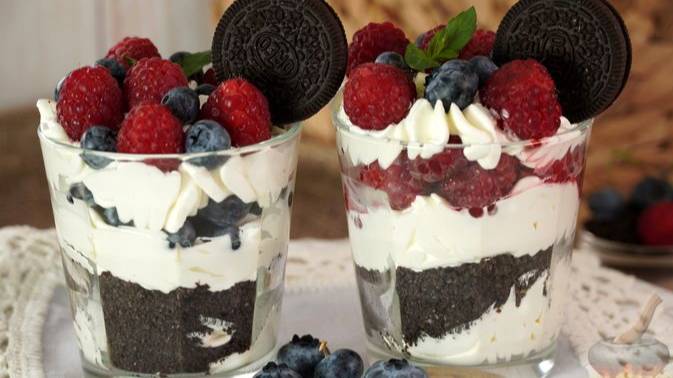 Когда хочется чего-то идеального. ТРАЙФЛ С ГОЛУБИКОЙ И МАЛИНОЙ