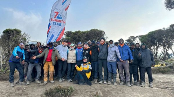 Группа Клуба 7 Вершин «Akuna Matata» завершает программу восхождения на Килиманджаро