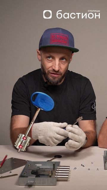 ПОЧЕМУ ключ ЗАСТРЕВАЕТ в замке?! #замок #двери #бастион смотреть онлайн