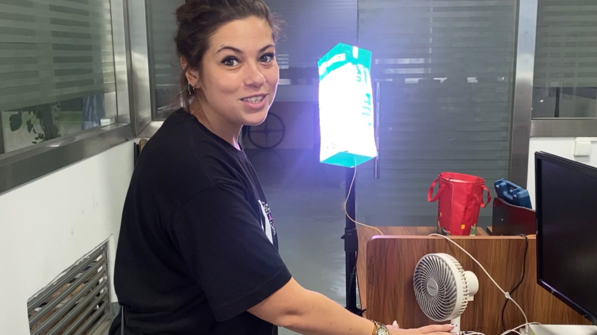 Голографический вентилятор с функцией интерактива.