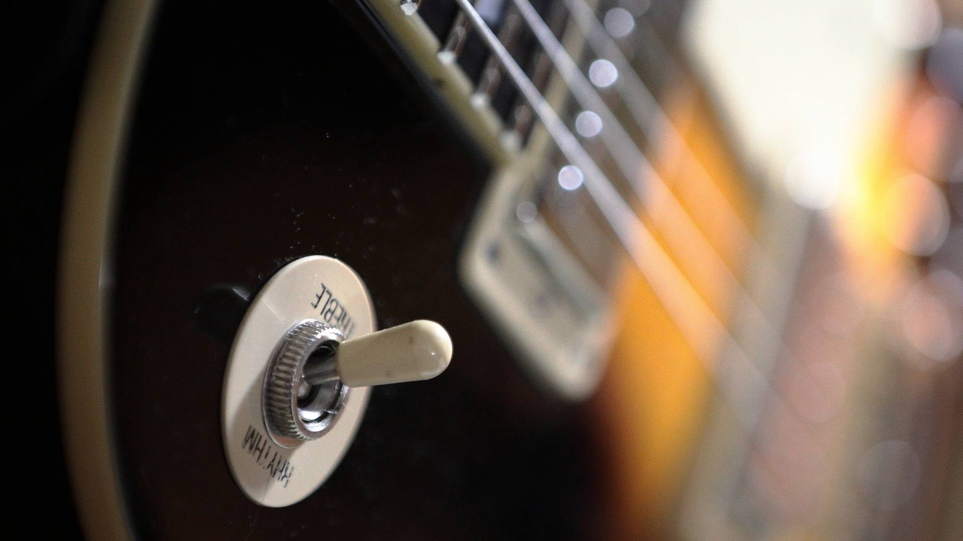 AC/DC Realise деван-вершн.