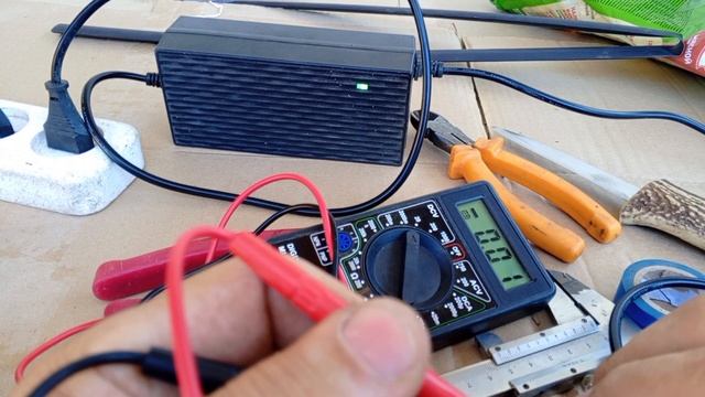 КАК ОТРЕМОНТИРОВАТЬ ЗАРЯДКУ ЭЛЕКТРОСАМОКАТА КУГО смотреть онлайн