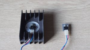 Подключение дополнительных транзисторов к LM317T.